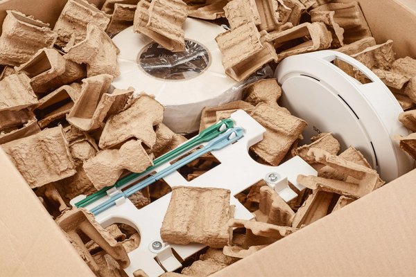 Karton gefüllt mit nachhaltigem Füllmaterial